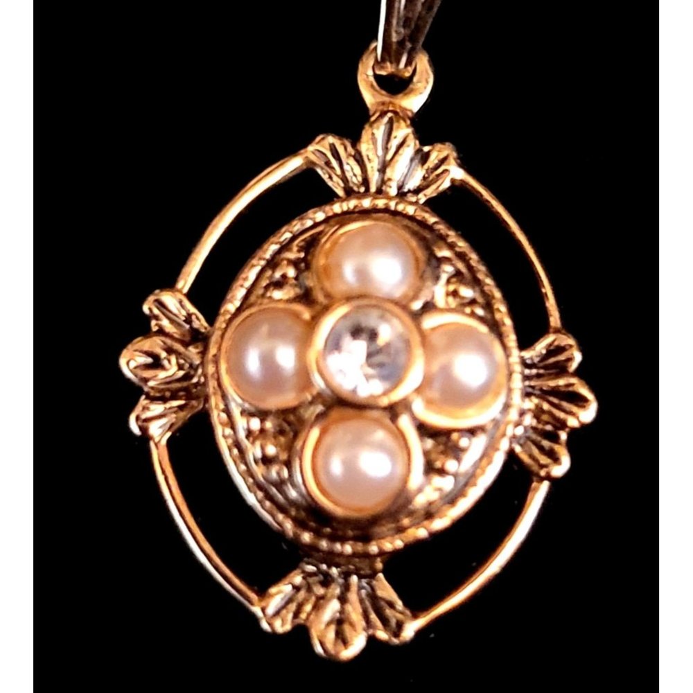 Lovely Avon Diminutive Pendant Choker Necklace Quality 16" Long Gold Chain 6371